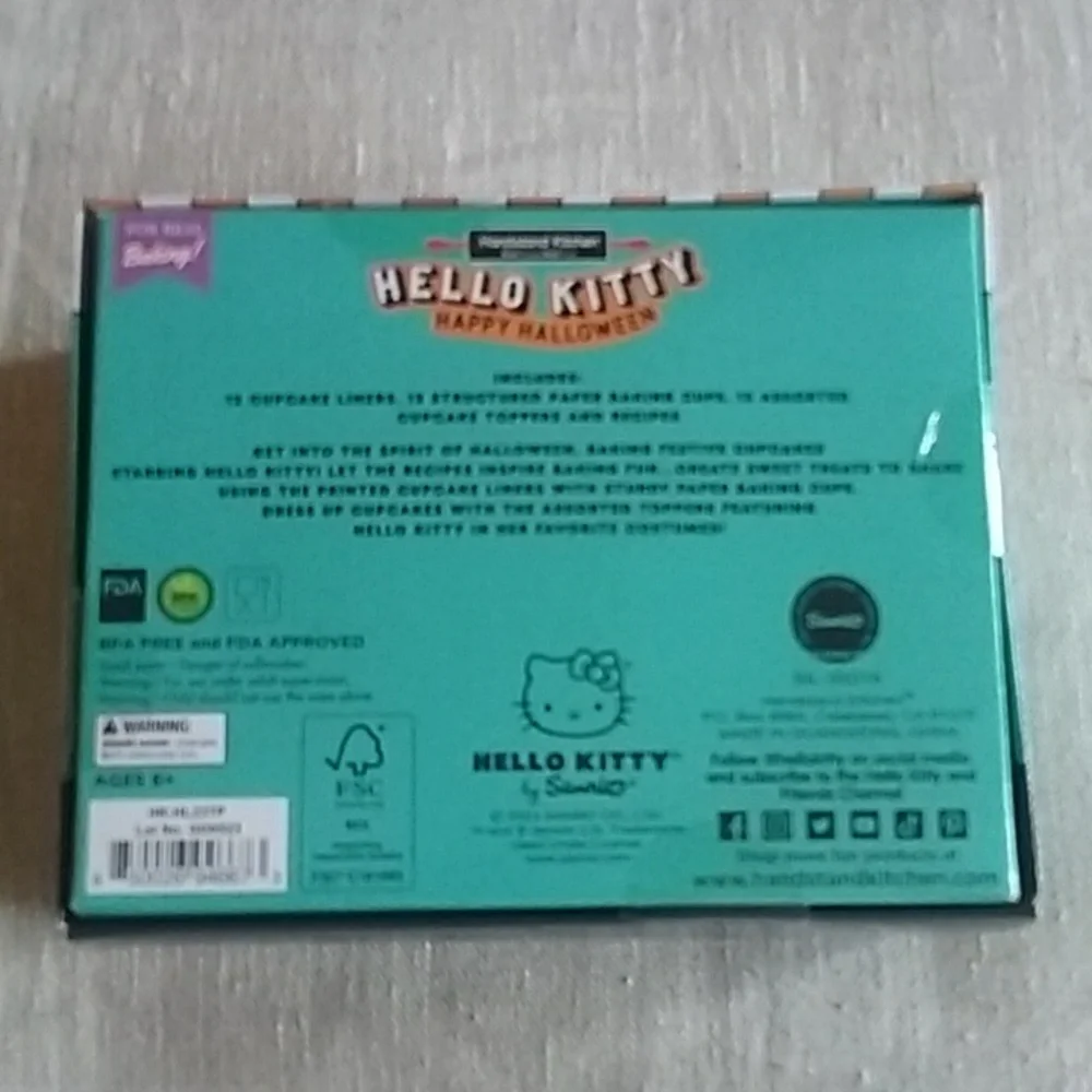 HELLO KITTY CUPCAKE PARTY SET - Picture 4 of 5